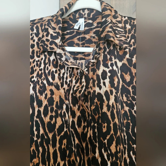 Truly 4 You Leopard print button down shirt dress. Size medium NWT - Picture 6 of 12
